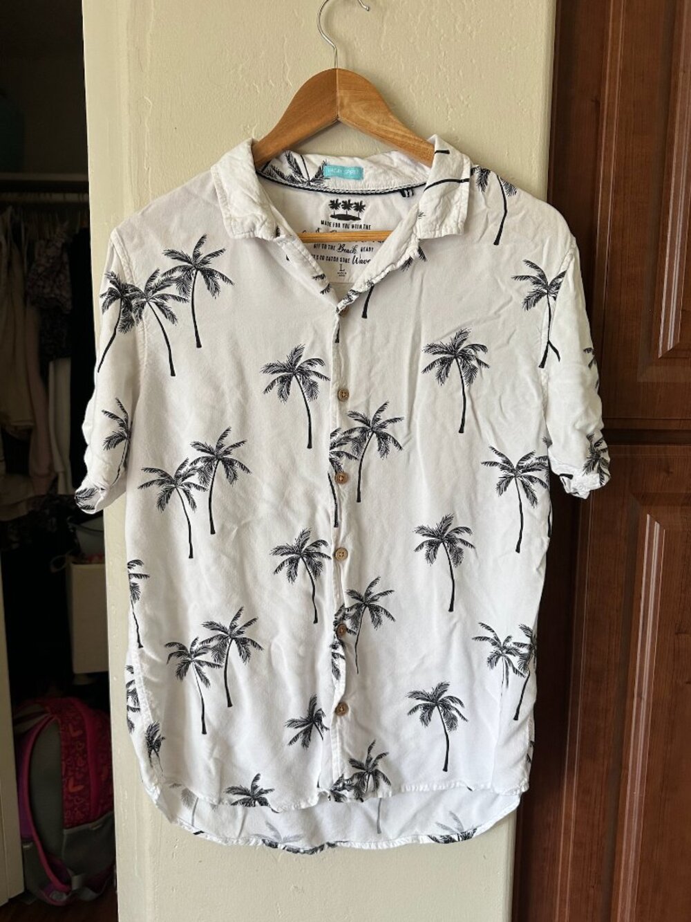 Vacay Spirit Men’s Palm Tree Button-Down Shirt – Size L